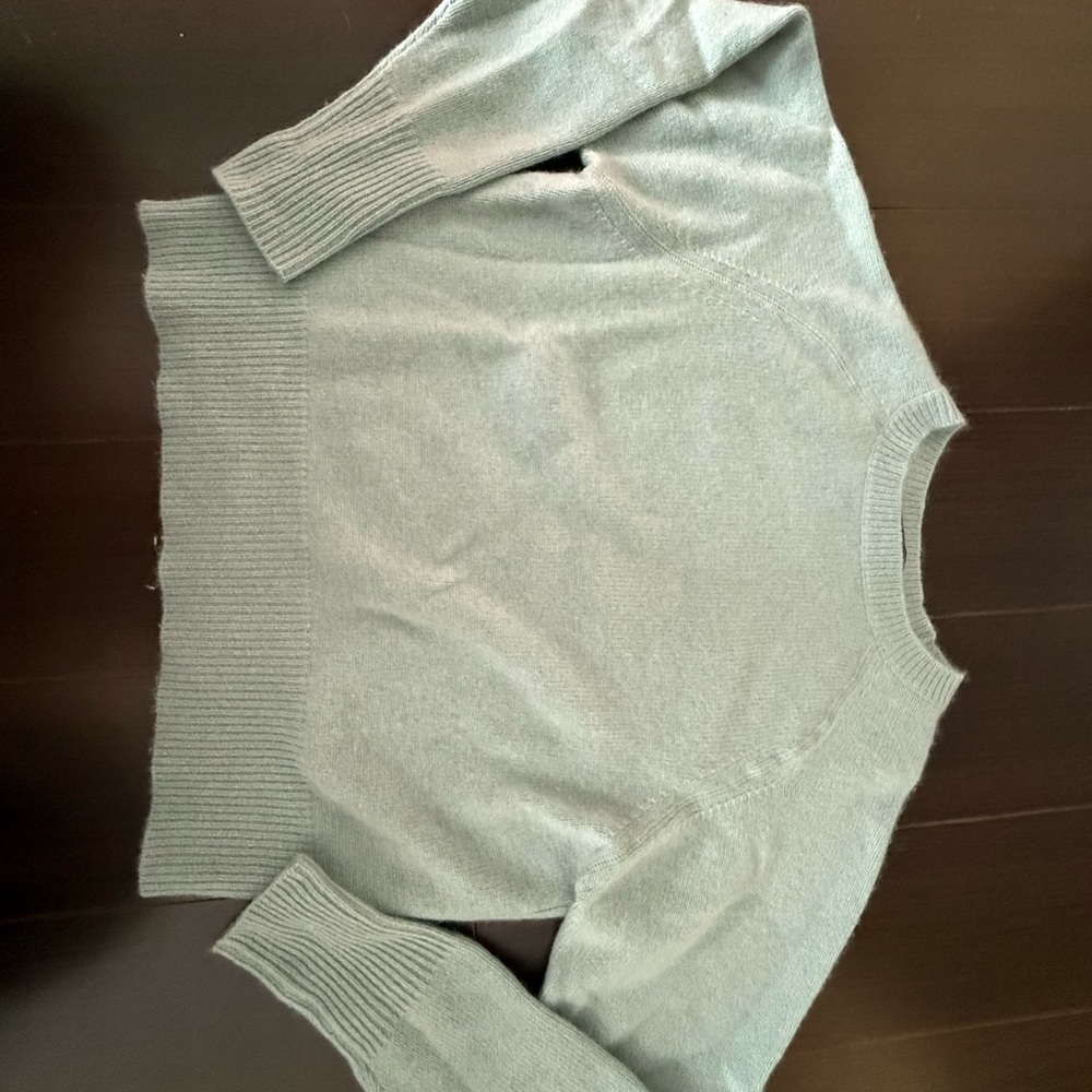 360 Cashmere Soft Gray Crew Neck Sweater